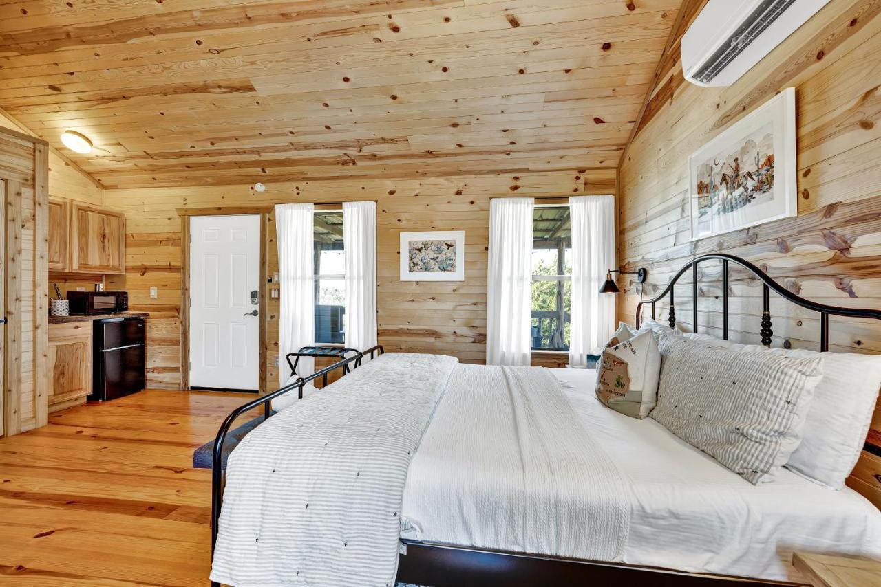 Rocky Ridge Cedar Cabin With Hot Tub & Amazing Views Crabapple Luaran gambar